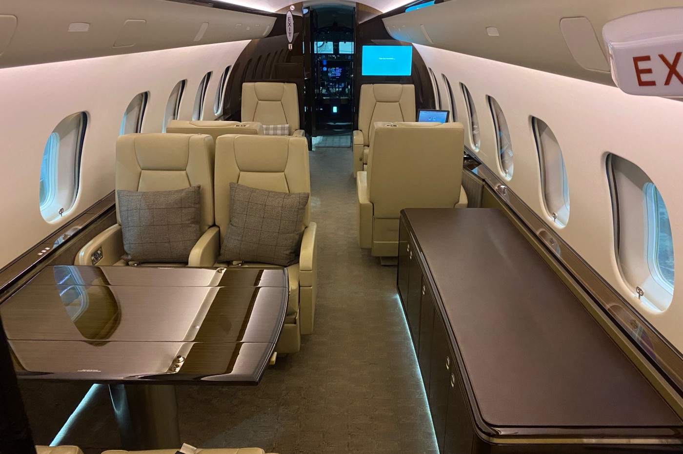 Global 5000 GVFD S/N 9642, Cabin 2