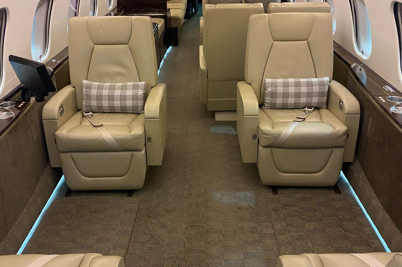 Global 5000 GVFD S/N 9642, Cabin 3