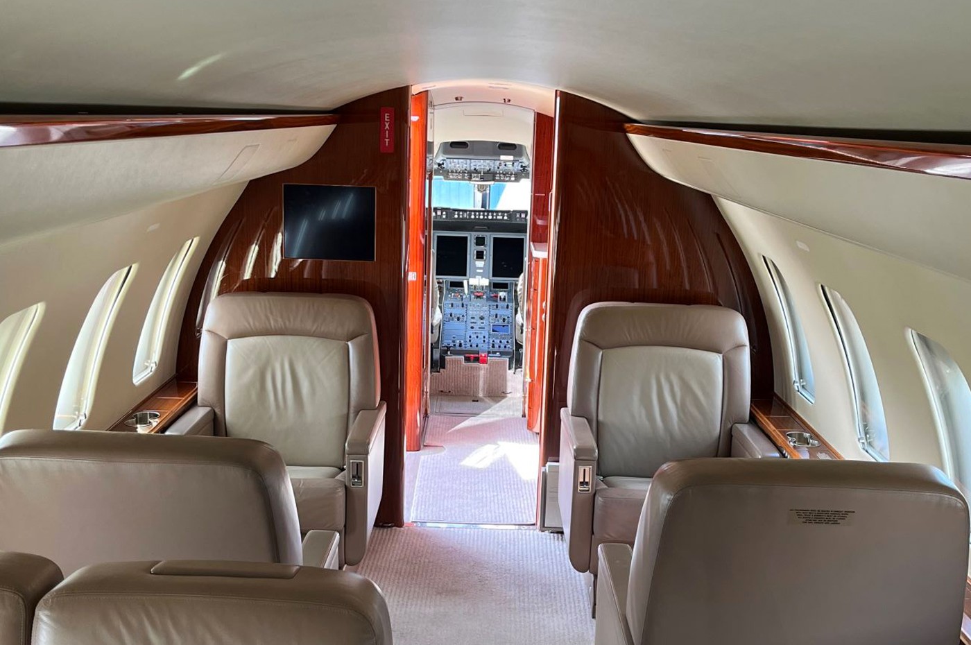 Challenger 605 S/N 5761 Cabin 4