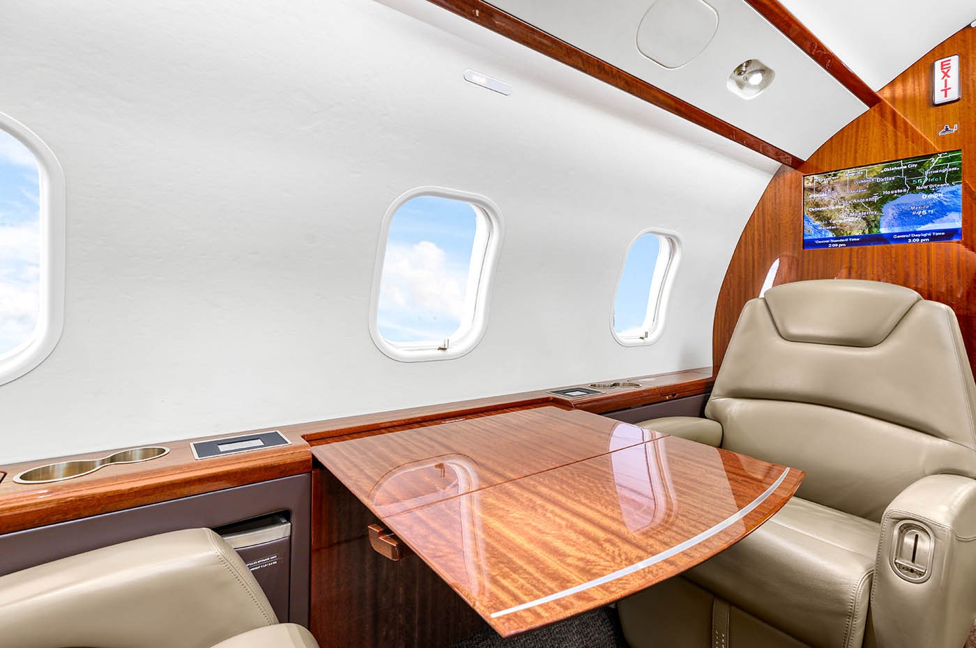 Challenger 300 S/N 20422 Cabin 3