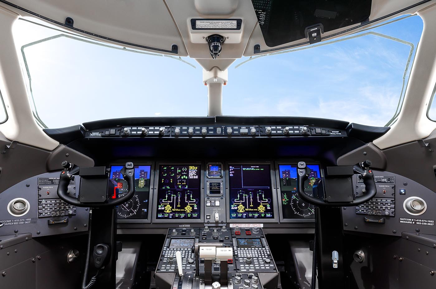 Challenger 300 S/N 20422 Cockpit