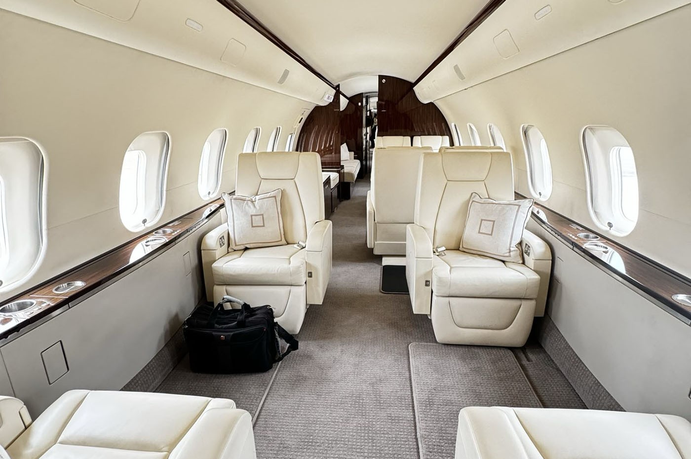 Global 5000 GVFD 9676 Cabin 1