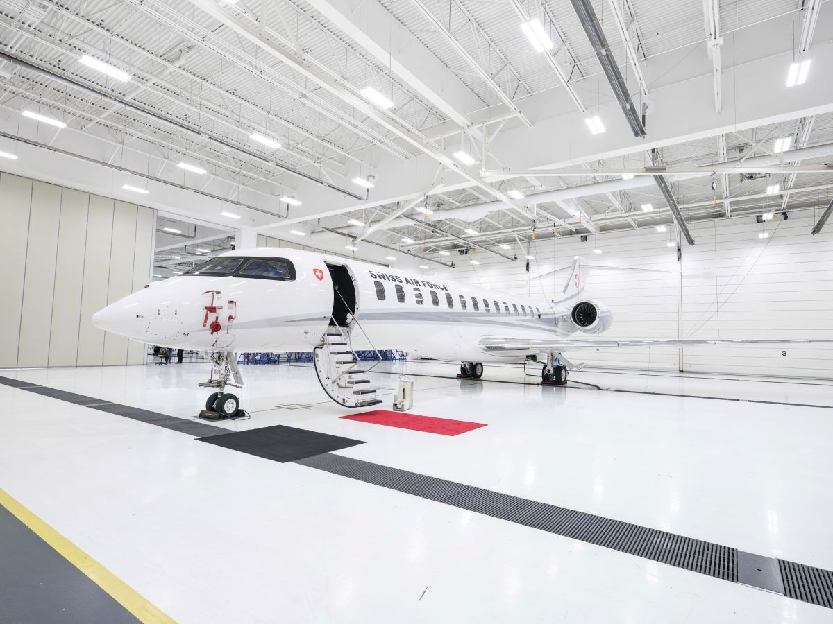 Le nouveau avion d’État multimission Global7500 d’armasuisse dans le hangar de Bombardier à Montréal, Canada